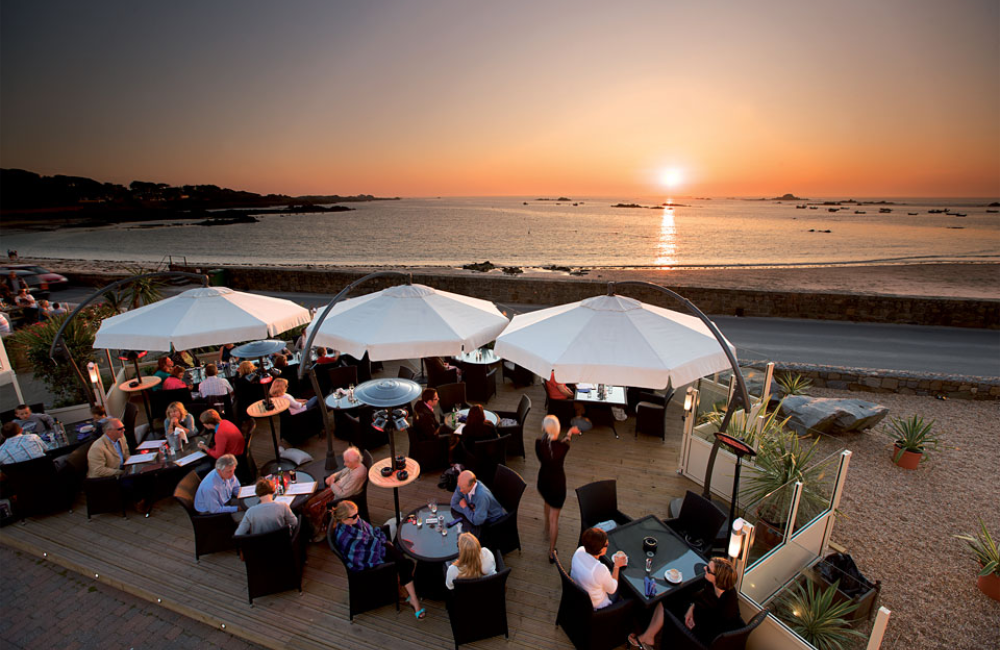 Alfresco dining - book a table.