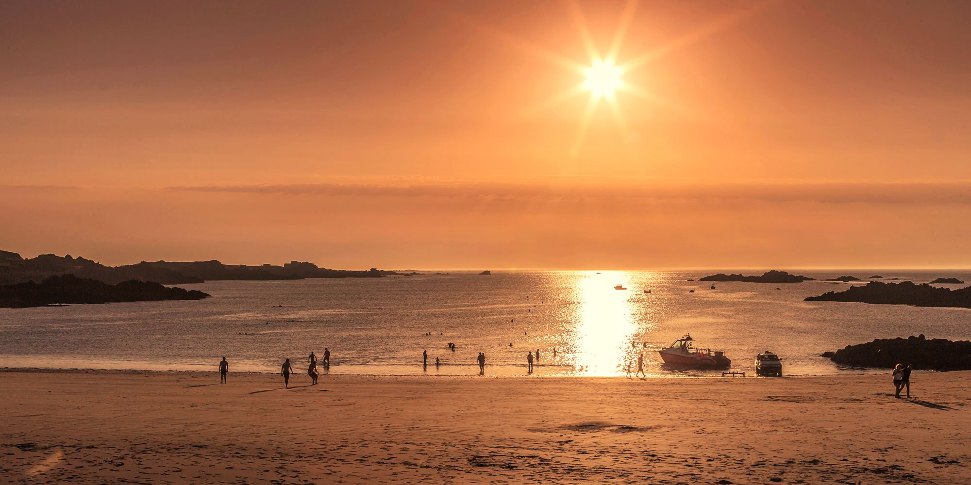 About Cobo Bay Hotel.